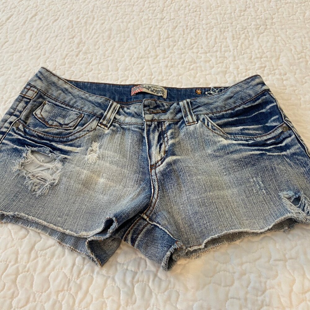 Wallflower Juniors 11 Distressed Denim Shorts Low Rise Floral Y2K Boho